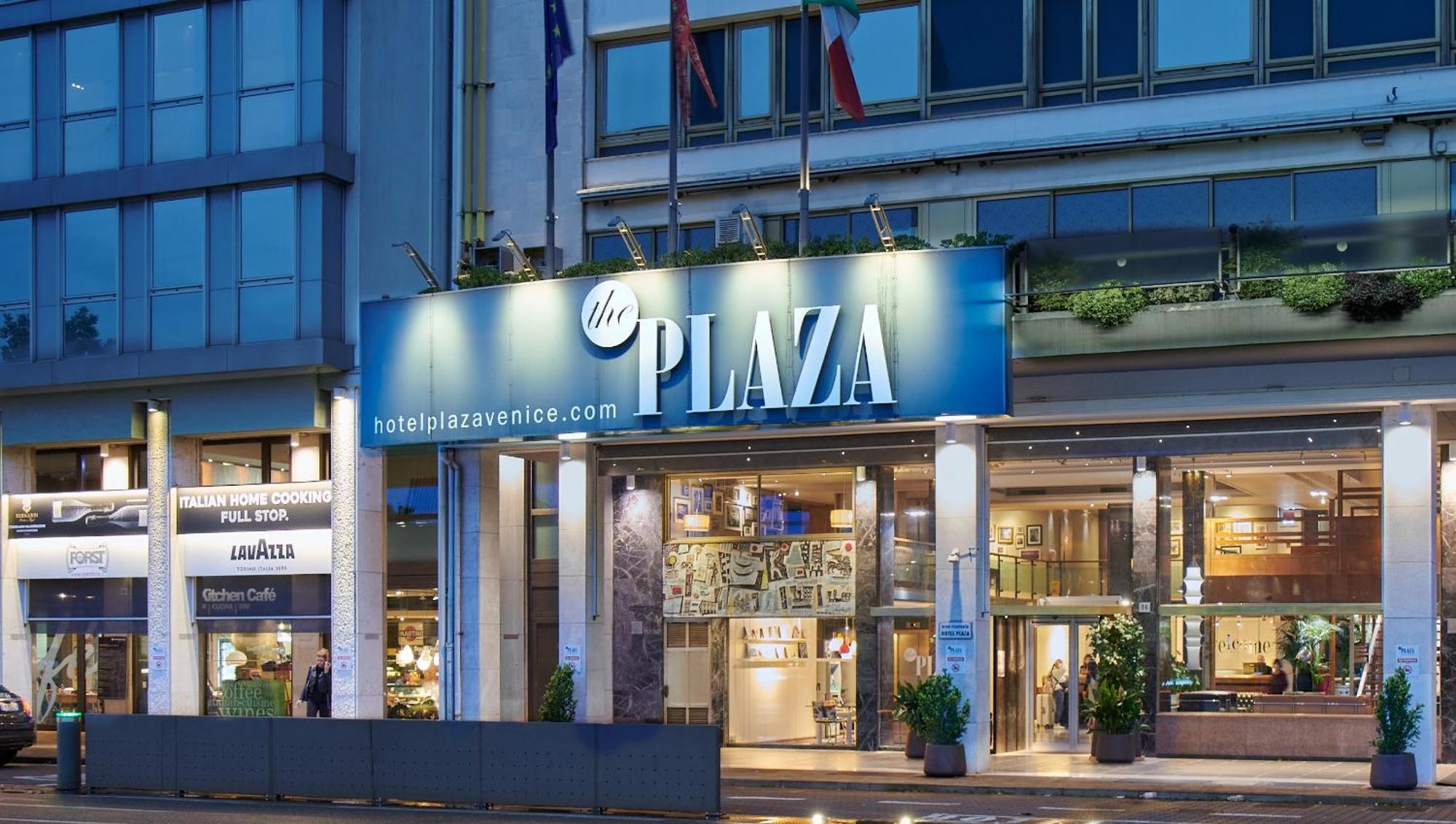 Plaza Hotel 4*